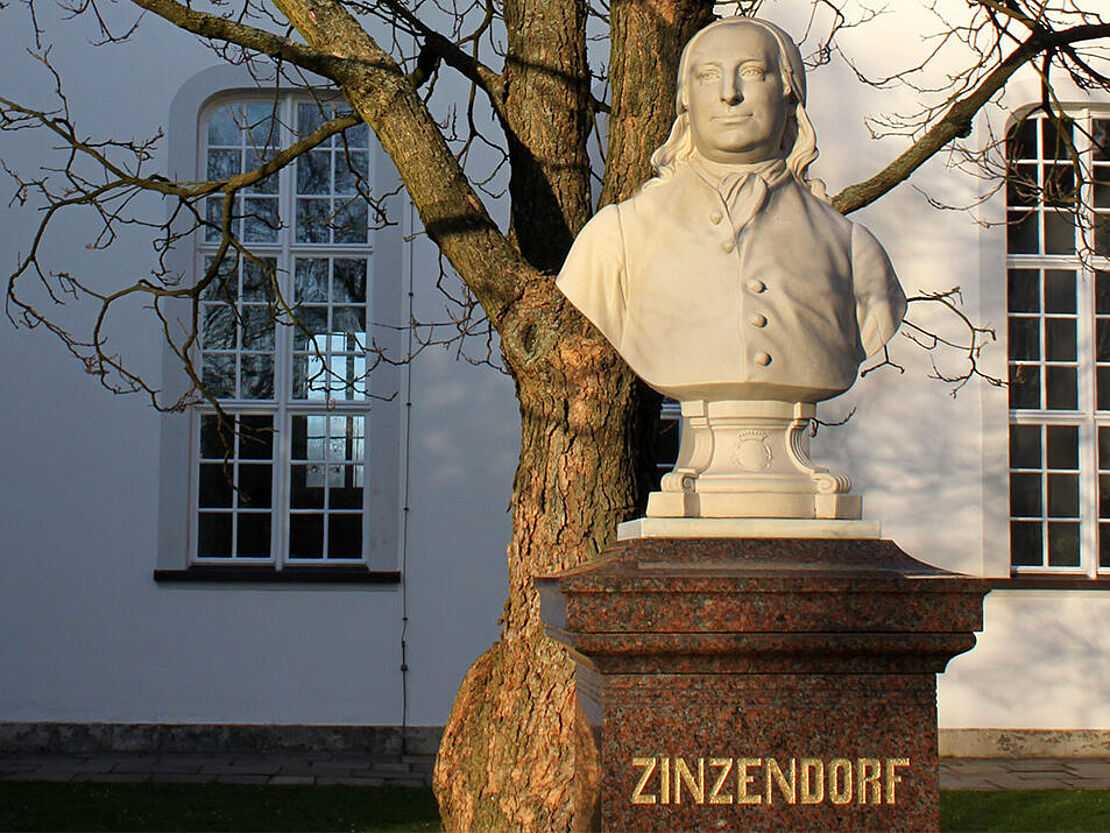 Zinzendorf-Büste am Kirchensaal