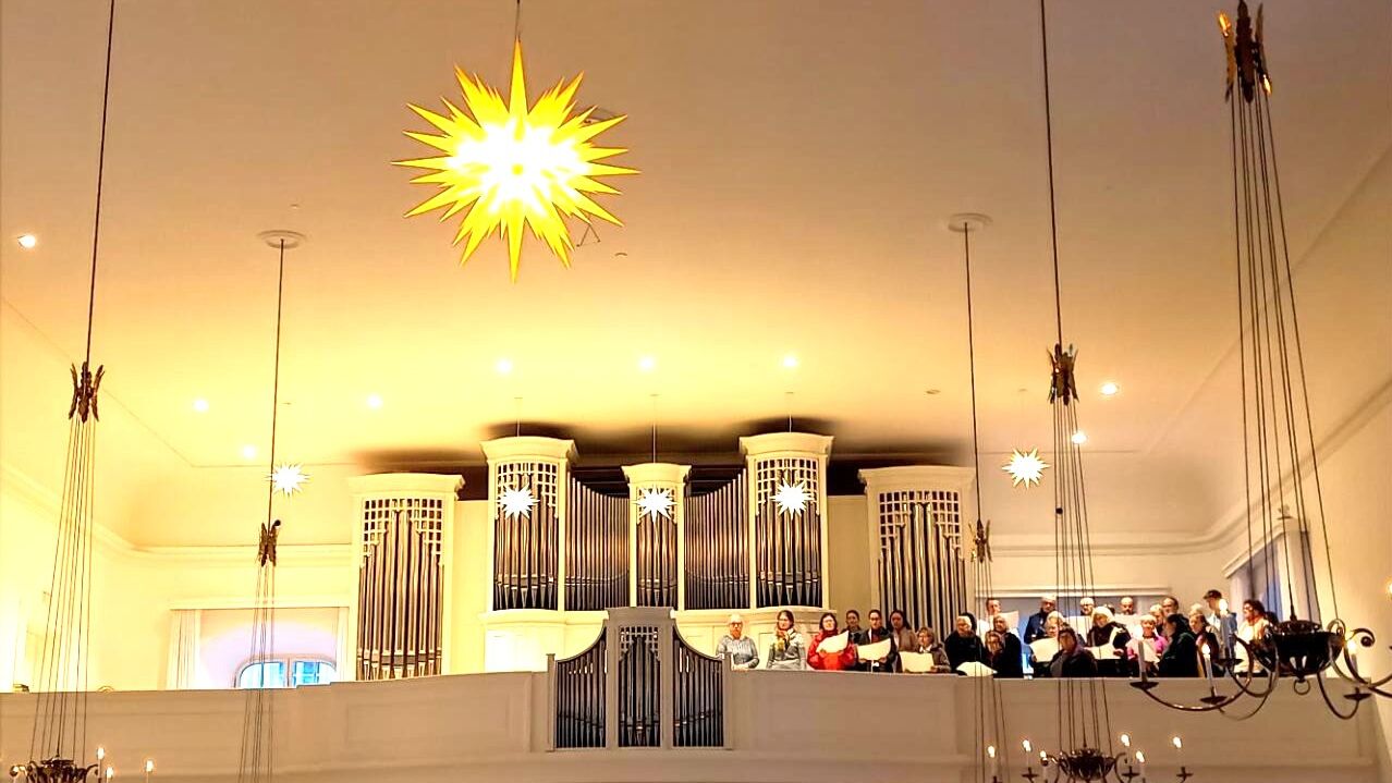 Kirchensaal mit Stern